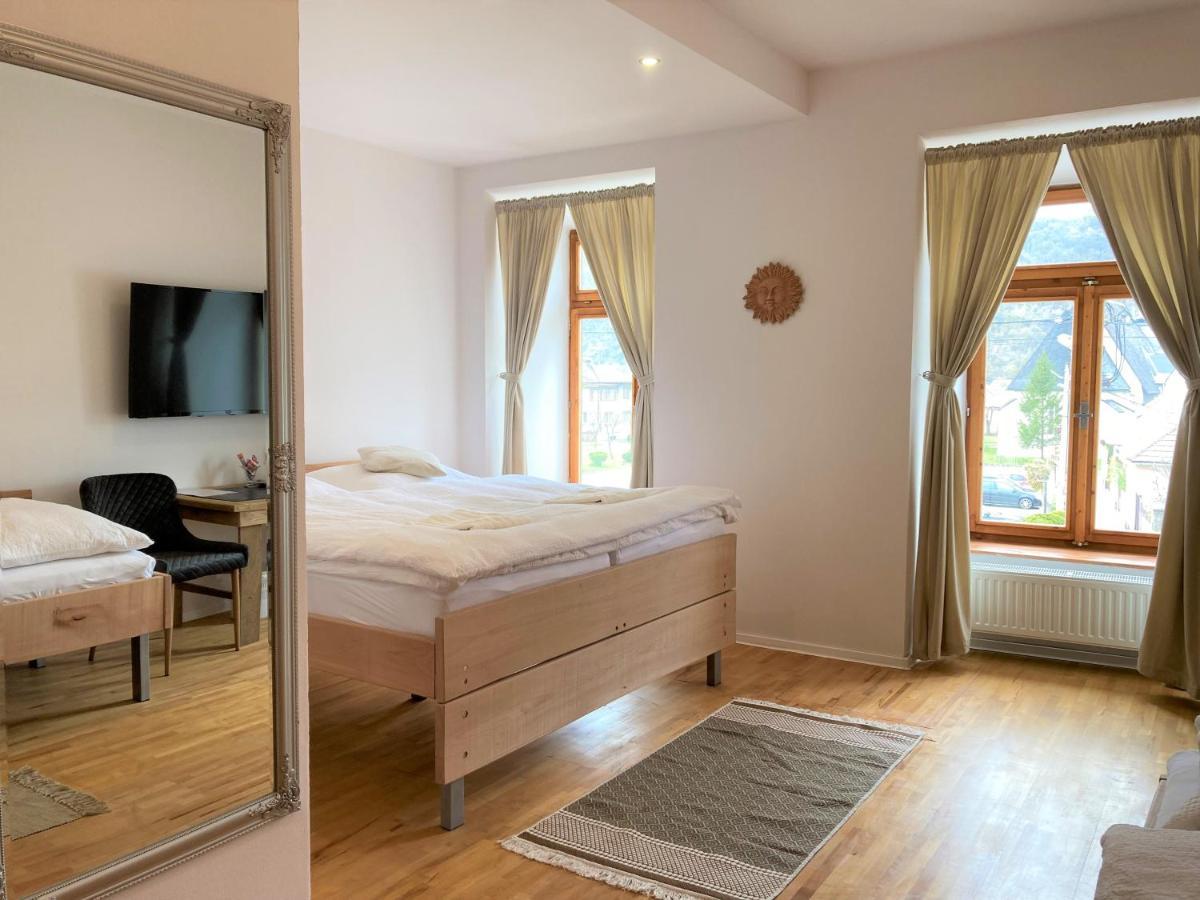Bed & Breakfast Hugo Plesivec Exterior foto