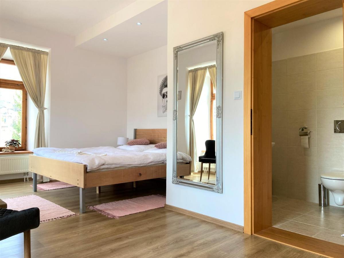 Bed & Breakfast Hugo Plesivec Exterior foto