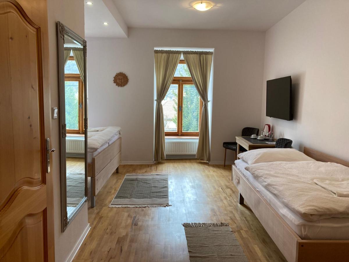 Bed & Breakfast Hugo Plesivec Exterior foto