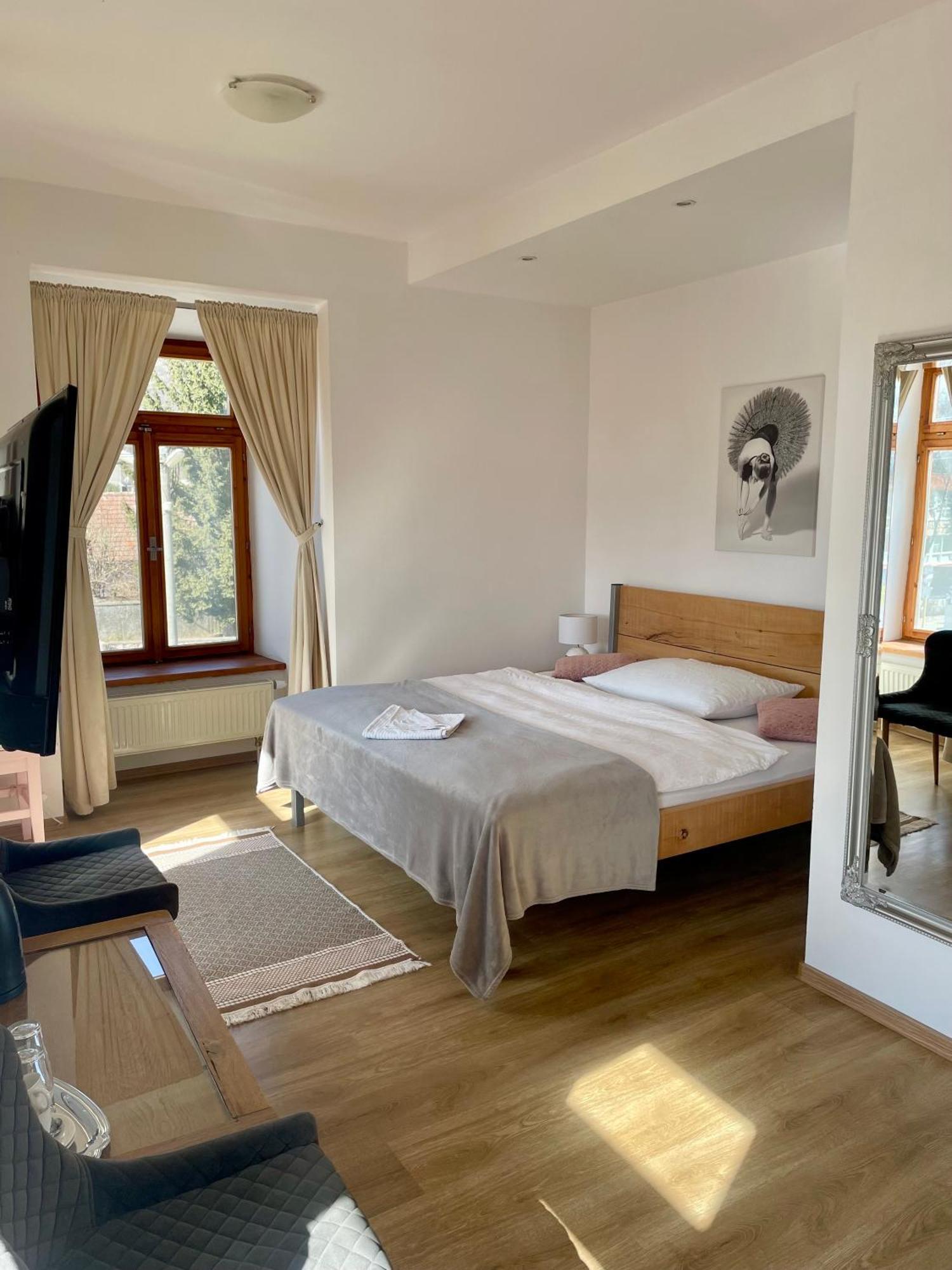 Bed & Breakfast Hugo Plesivec Exterior foto